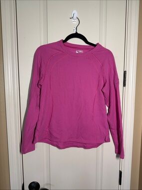 Women's Fuchsia Long-Sleeve Crew Sweatshirt
